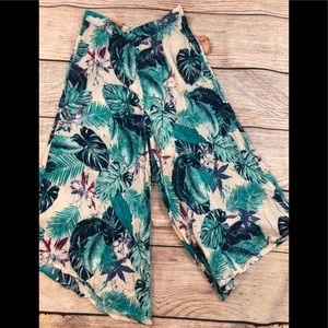 Girls M 12 14 Mudd gaucho pants NWT